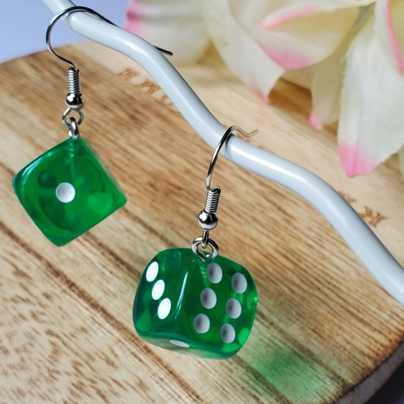 Lot of 5 Fashionable Dangle Earrings (5) - Picture 3 of 10